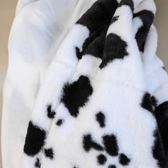 Cow Fleece Blankets - Picture 4 of 4